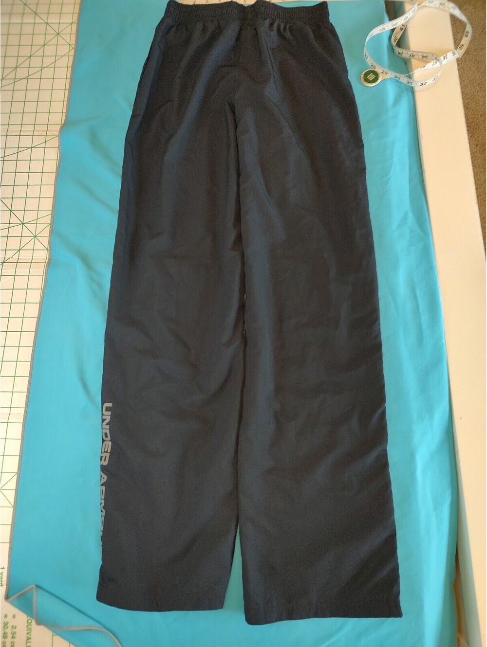 Under Armour Black Athletic Track Pants with Elastic Waistband and Zippered Ankz
